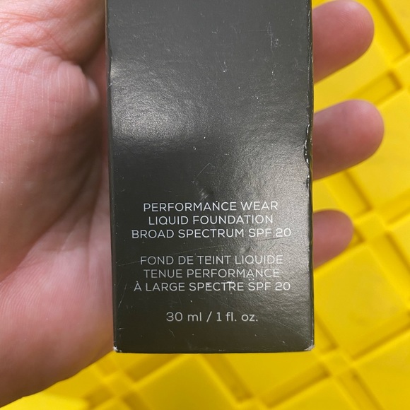 BareMinerals BarePro Performance Wear Liquid Foundation Nutmeg 24 0.34 oz - Picture 7 of 7